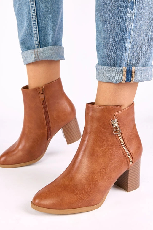 Bottes classiques brunes à talon avec...