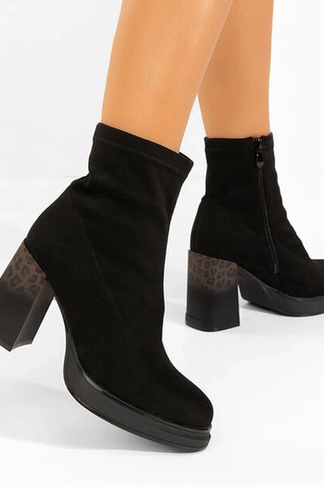 Bottines noires à talon...