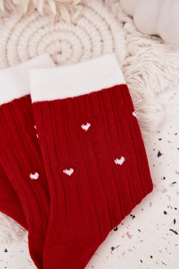 Chaussettes de Noël pour femmes avec des coeurs couleur rouge