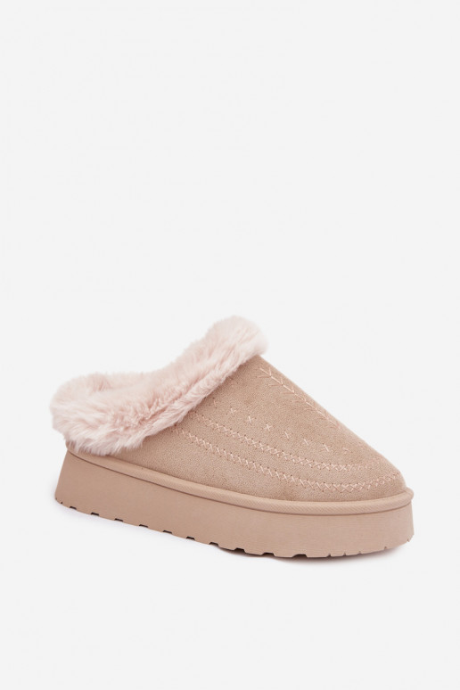 Bottes de neige Féminin avec une plateforme avec un manteau de fourrure I Przeszyciami couleur ivoire Arelina