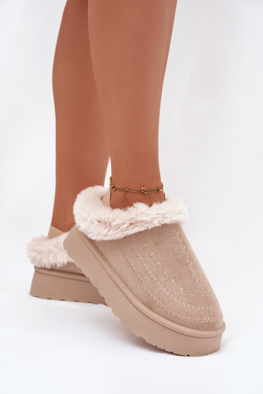 Bottes de neige Féminin avec une plateforme avec un manteau de fourrure I Przeszyciami couleur ivoire Arelina