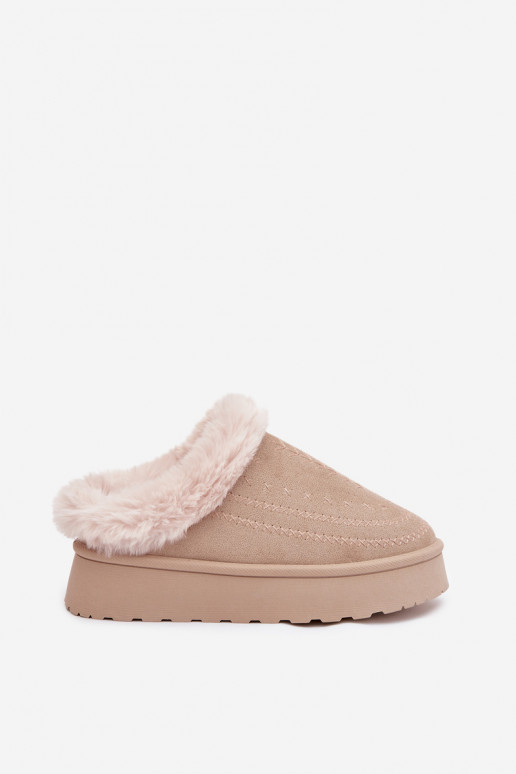 Bottes de neige Féminin avec une plateforme avec un manteau de fourrure I Przeszyciami couleur ivoire Arelina