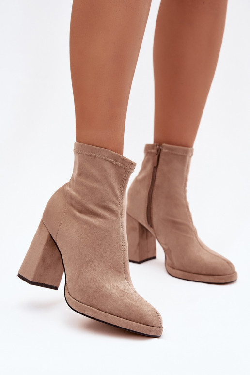 Bottes pour femmesen daim écologiqueu avec des talons beige Karvella