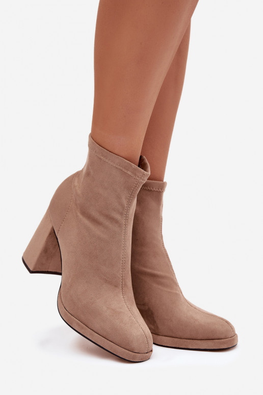 Bottes pour femmesen daim écologiqueu avec des talons beige Karvella