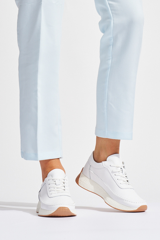 Féminin peau couleur blanche chaussures de sport