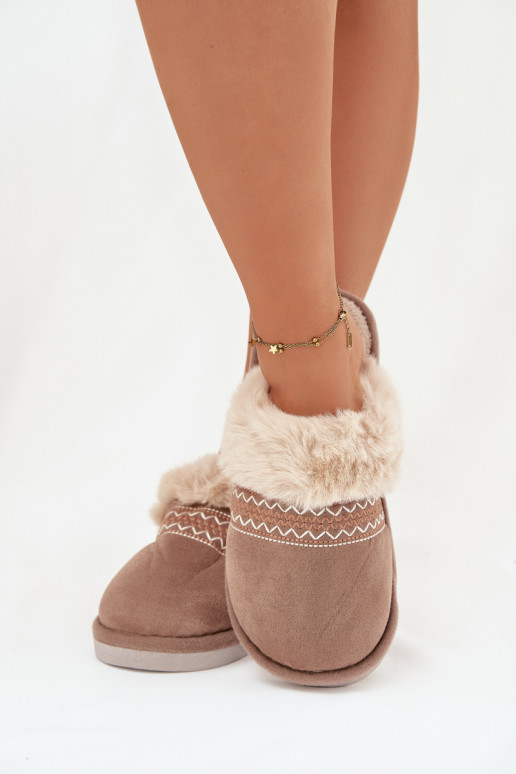 Mules Devianne couleur châtaigne avec fourrure et broderie