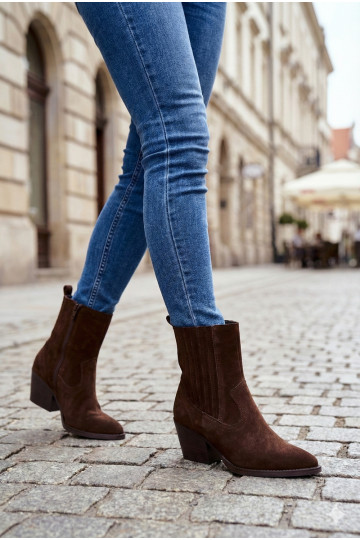 Bottes de style cowboy en daim couleur chocolat pour femmes avec talons, fourrées Dylira