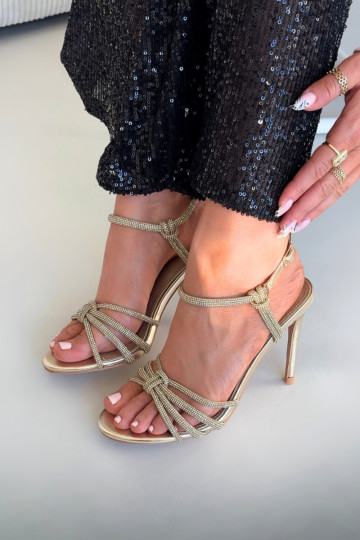 Sandales pour femmes avec des talons fins avec des bandes Et des zircons couleur dorée Tanelle 2