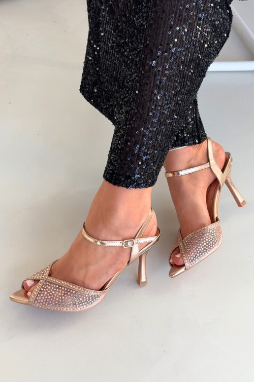 Sandales pour femmes avec des talons fins Avec décoration Szampańskie Peloria