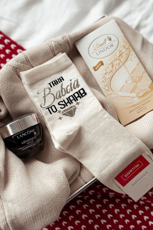 Chaussettes Féminin avec une note Taka Babcia To Skarb couleur ivoire