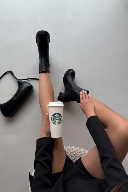 Bottes élégantes pour femmes avec des talons couleur noire Thalira