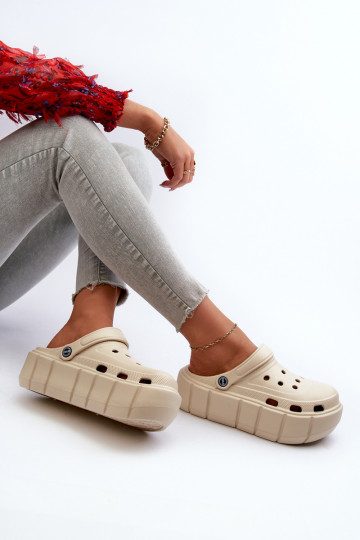 Pantoufles légères Pantoufles pour femmes avec une plateforme beige Itubia 2