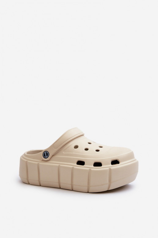 Pantoufles légères Pantoufles pour femmes avec une plateforme beige Itubia