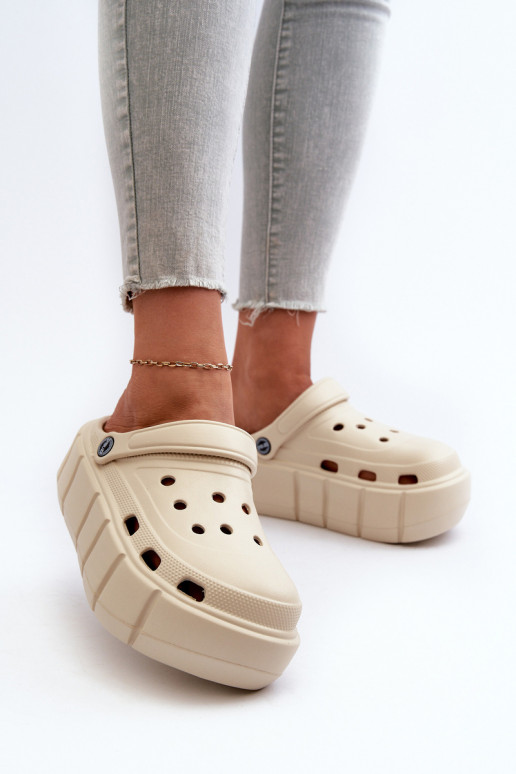 Pantoufles légères Pantoufles pour femmes avec une plateforme beige Itubia