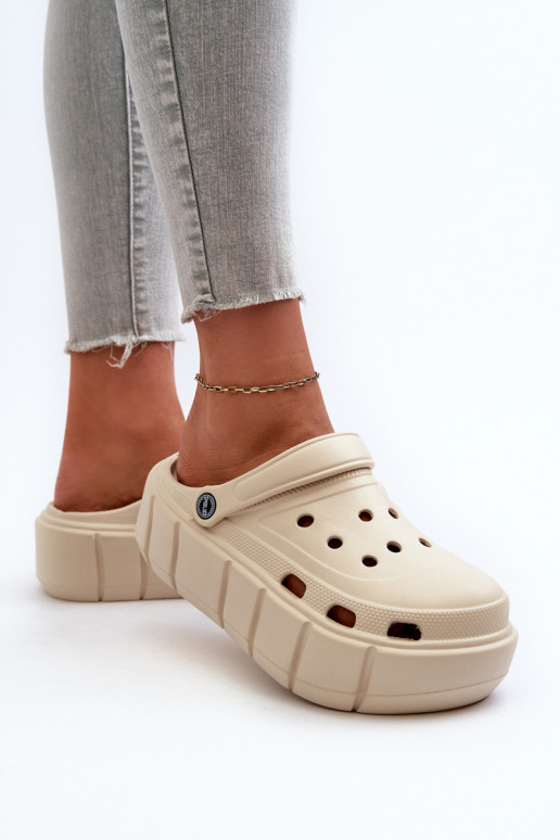 Pantoufles légères Pantoufles pour femmes avec une plateforme beige Itubia