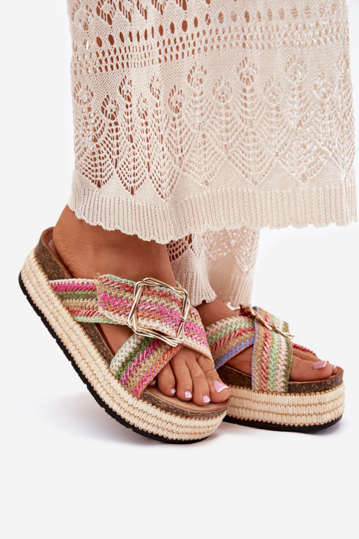 Pantoufles pour femmes avec une plateforme Avec tresse I Złotą avec boucles Couleurs différentes Filazzia