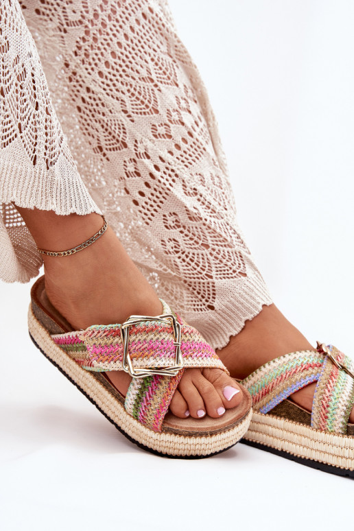 Pantoufles pour femmes avec une plateforme Avec tresse I Złotą avec boucles Couleurs différentes Filazzia