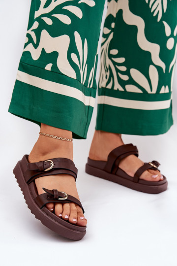 Chaussons pour femmes avec plateforme et boucles dorées couleur marron INernone 2