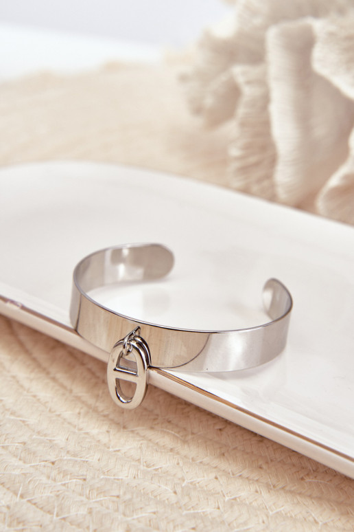 Un bracelet avec des ornements Stal NierdzeÀna couleur argent