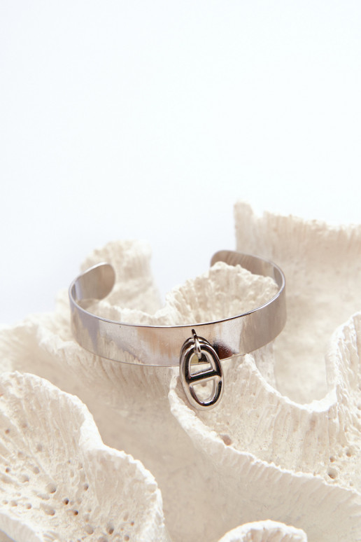Un bracelet avec des ornements Stal NierdzeÀna couleur argent