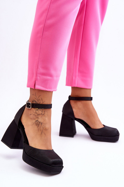 À la mode Chaussures Sur des talons massifs couleur noire Sandia