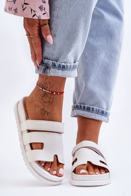 Modèle classique Pantoufles pour femmes couleur blanche Molie