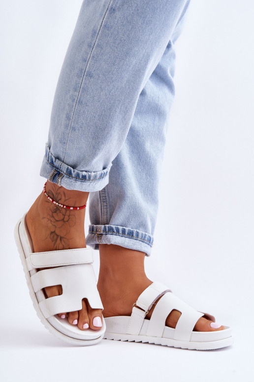 Modèle classique Pantoufles pour femmes couleur blanche Molie