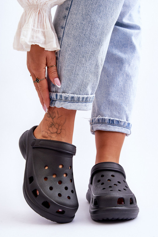 Chaussons en mousse Crocos avec des semelles massives à la mode couleur noire Katniss