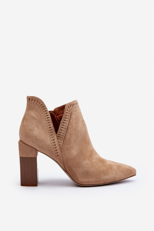 Bottes avec des talons avec des éléments ajourés beige Vailen