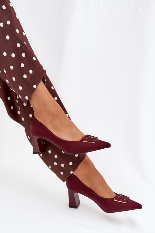 Chaussures avec des talons décorer avec boucles Bourgogne Seriva