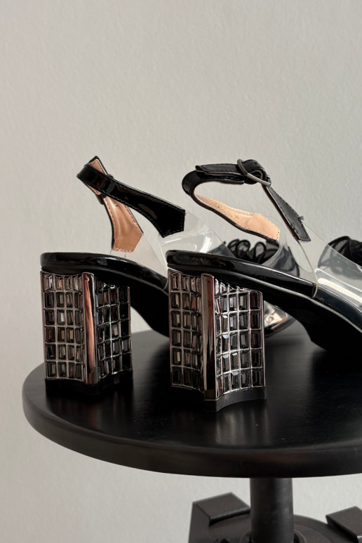 des sandales avec des talons avec des ornements D&A MR52-238 couleur noire