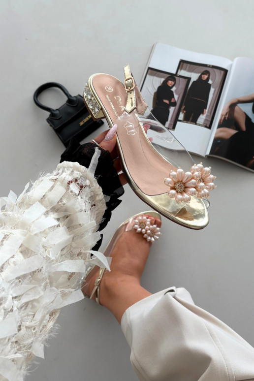 Voir à travers des sandales Sur un talon bas Avec des décorationsi Detalami D&A MR52-229 couleur dorée