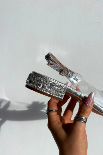 Voir à travers des sandales Sur un talon bas Avec des décorationsi Detalami D&A MR52-229 couleur argent 2