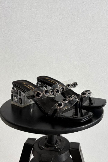 Pantoufles pour femmes aux yeux brillants D&A MR1037-02 couleur noire