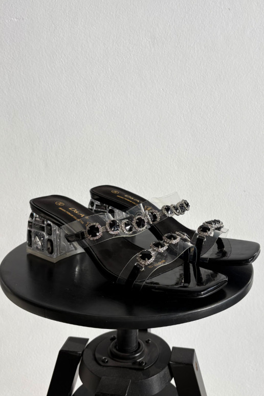 Pantoufles pour femmes aux yeux brillants D&A MR1037-02 couleur noire