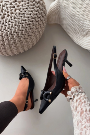 Sandales pour femmes avec des talons fins Avec des décorations Detalem couleur noire Brienne