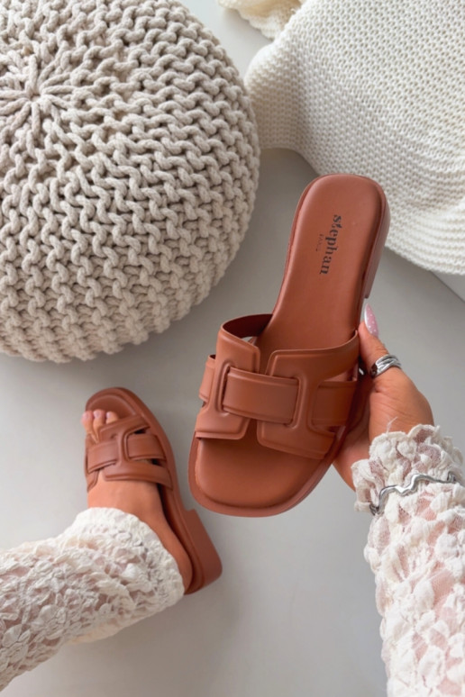 Pantoufles pour femmes avec des talons larges marron Lorania