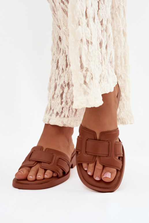 Pantoufles pour femmes avec des talons larges marron Lorania