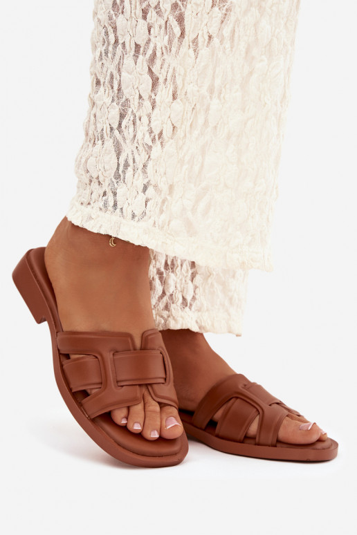 Pantoufles pour femmes avec des talons larges marron Lorania