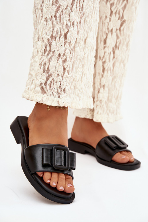 Pantoufles pour femmes avec des talons larges avec boucles couleur noire Melivra