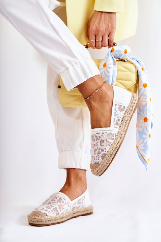 Modèle classique Féminin espadrilles avec des éléments ajourés couleur blanche Catris