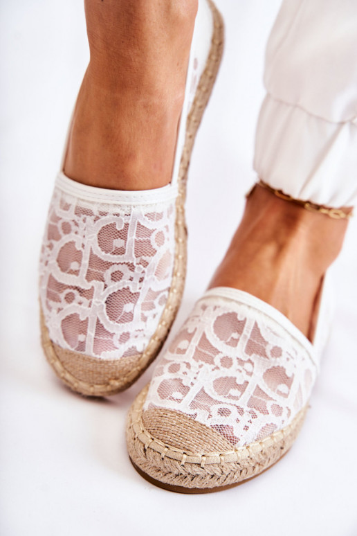 Modèle classique Féminin espadrilles avec des éléments ajourés couleur blanche Catris
