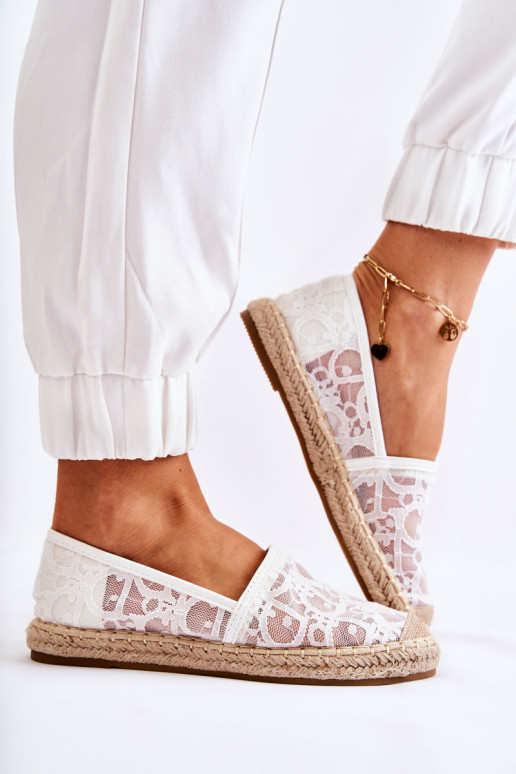 Modèle classique Féminin espadrilles avec des éléments ajourés couleur blanche Catris