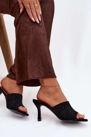Chaussons pour femmes avec petits talons en suède artificiel de couleur noire Isolia