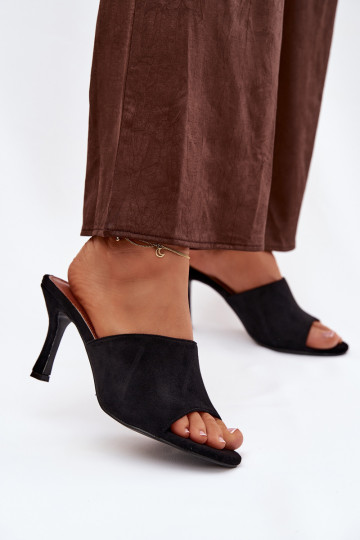 Pantoufles pour femmes avec des talons finsen daim écologiqueu couleur noire Isolia 2
