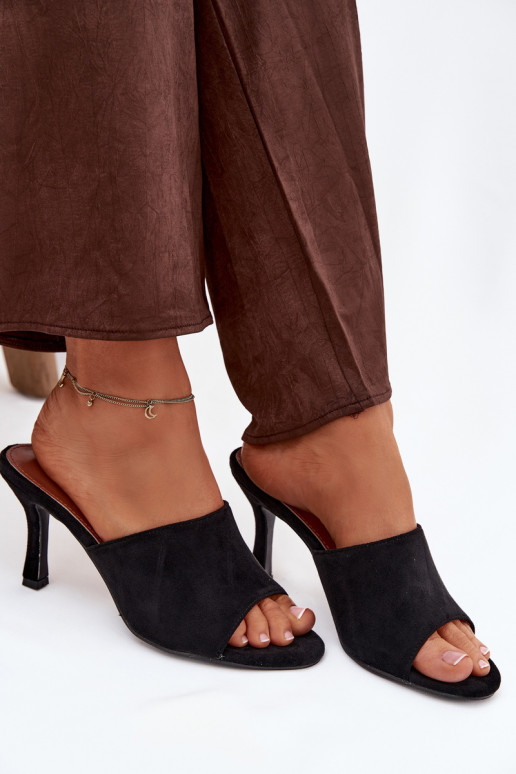 Pantoufles pour femmes avec des talons finsen daim écologiqueu couleur noire Isolia