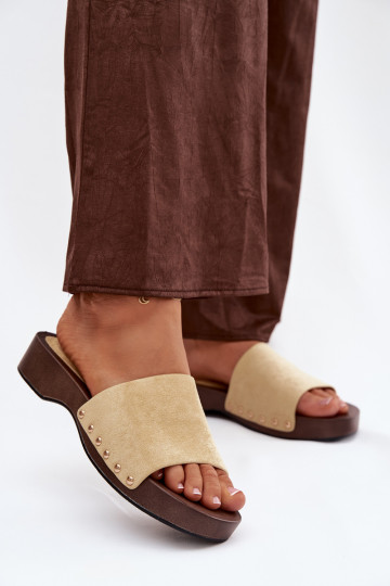 Chaussons pour femmes avec des clous dorés de couleur jaune Ferinna 2
