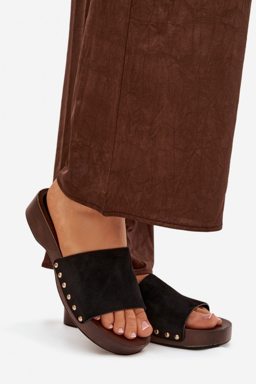 Pantoufles pour femmes Ze couleur doréemi Goujons couleur noire Ferinna