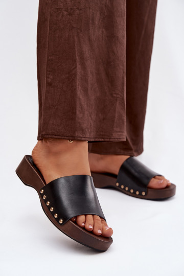 Chaussons pour femmes avec des clous dorés de couleur noire Terissa