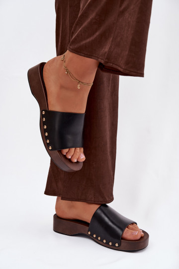Chaussons pour femmes avec des clous dorés de couleur noire Terissa 2